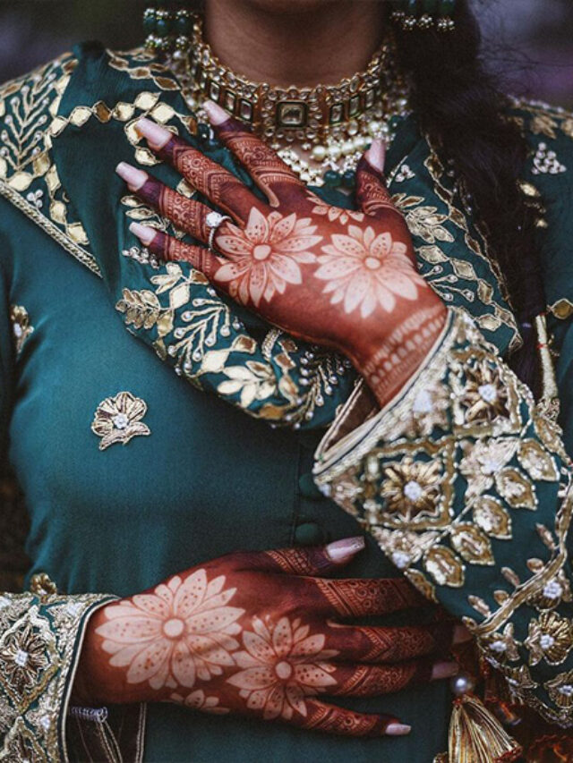 cropped-Latest-Bridal-Mehndi-Designs-for-Back-Hand-ब्राइडल-बैक-हैंड-मेहंदी-डिजाइन-4.jpg