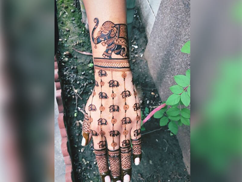 New and Trending Back Hand Mehndi Design for Bridal ब्राइडल के लिए नई और ट्रेंडिंग बैक हैंड मेहंदी डिज़ाइन (8)